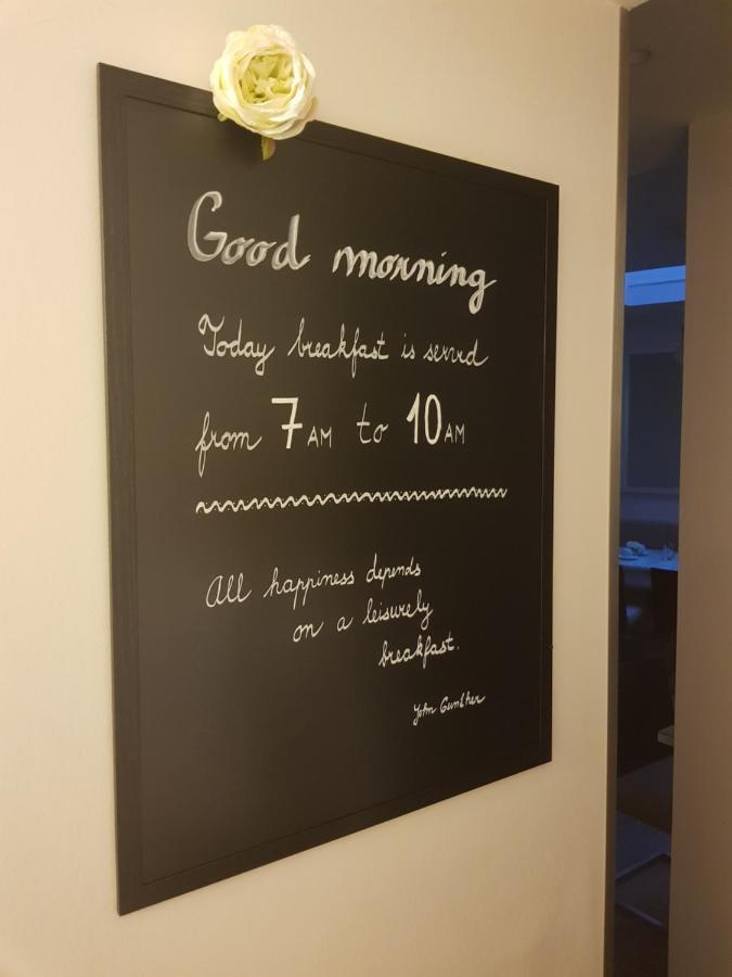 Pure White Hotel Prague Luaran gambar