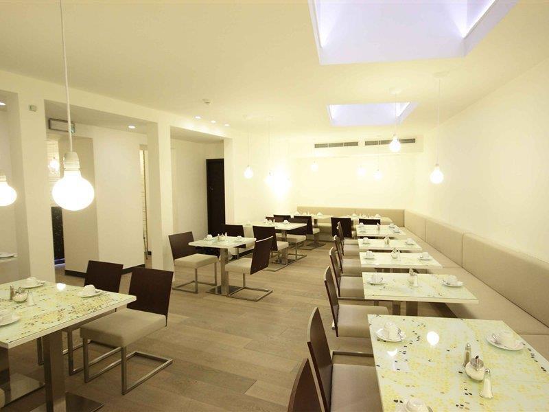 Pure White Hotel Prague Luaran gambar