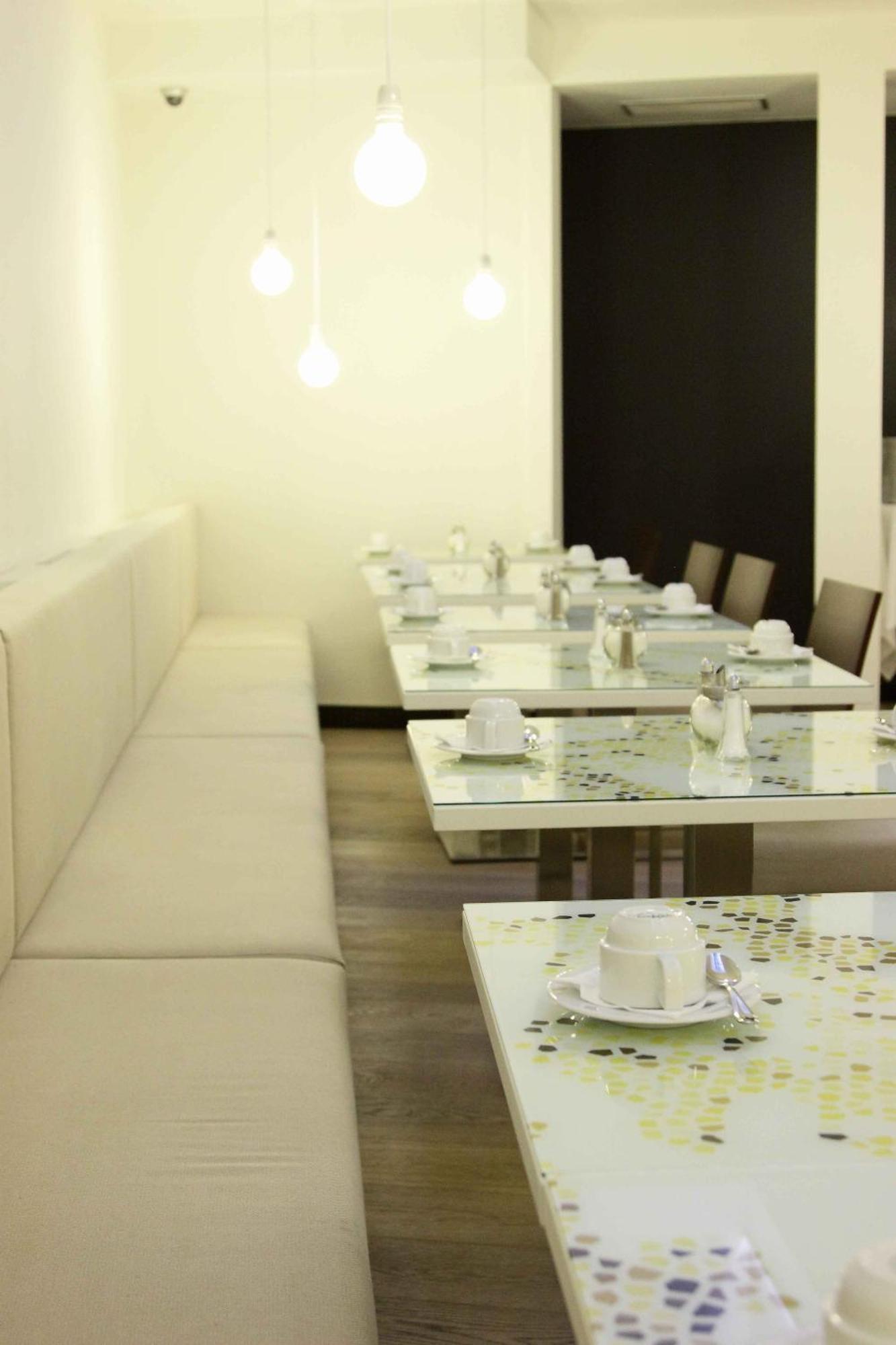 Pure White Hotel Prague Luaran gambar