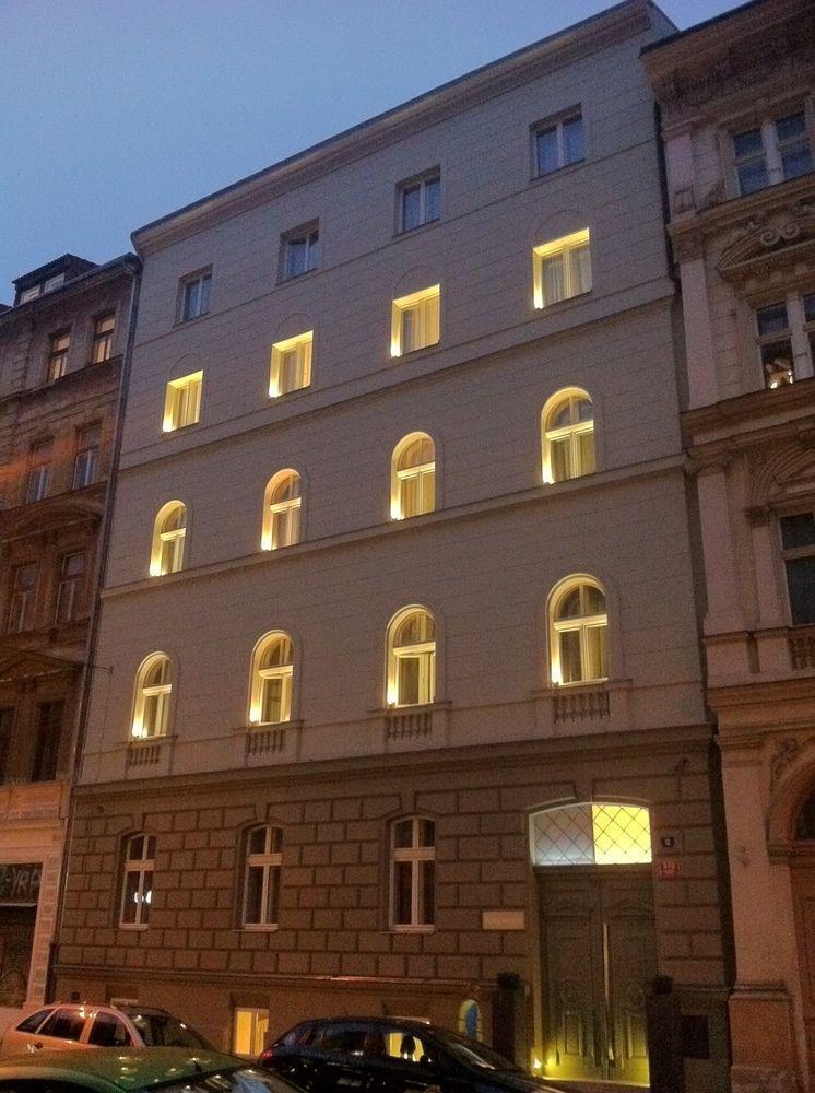 Pure White Hotel Prague Luaran gambar