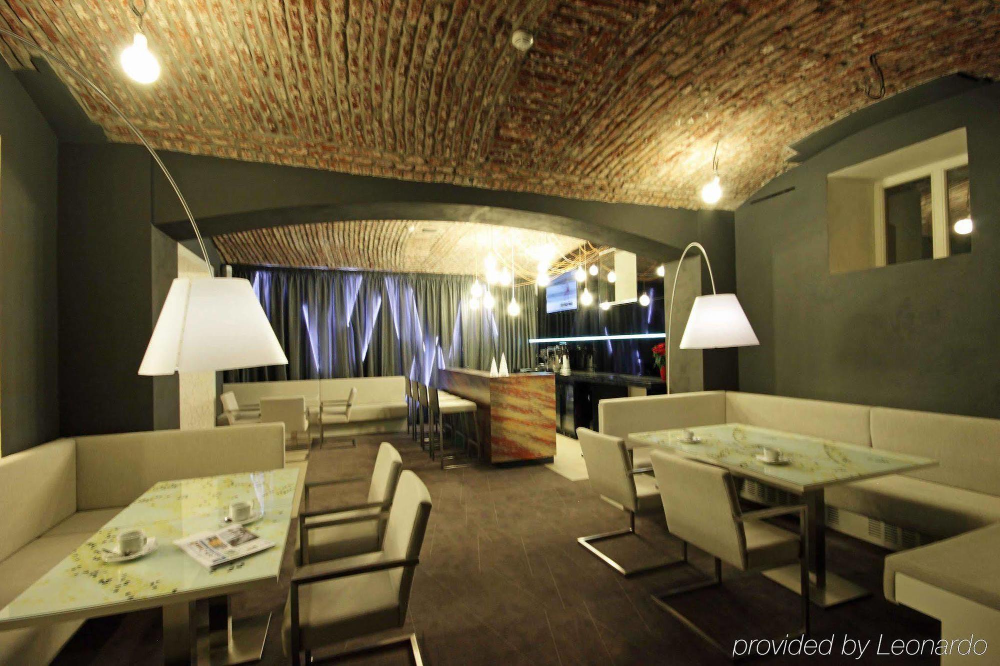 Pure White Hotel Prague Restoran gambar