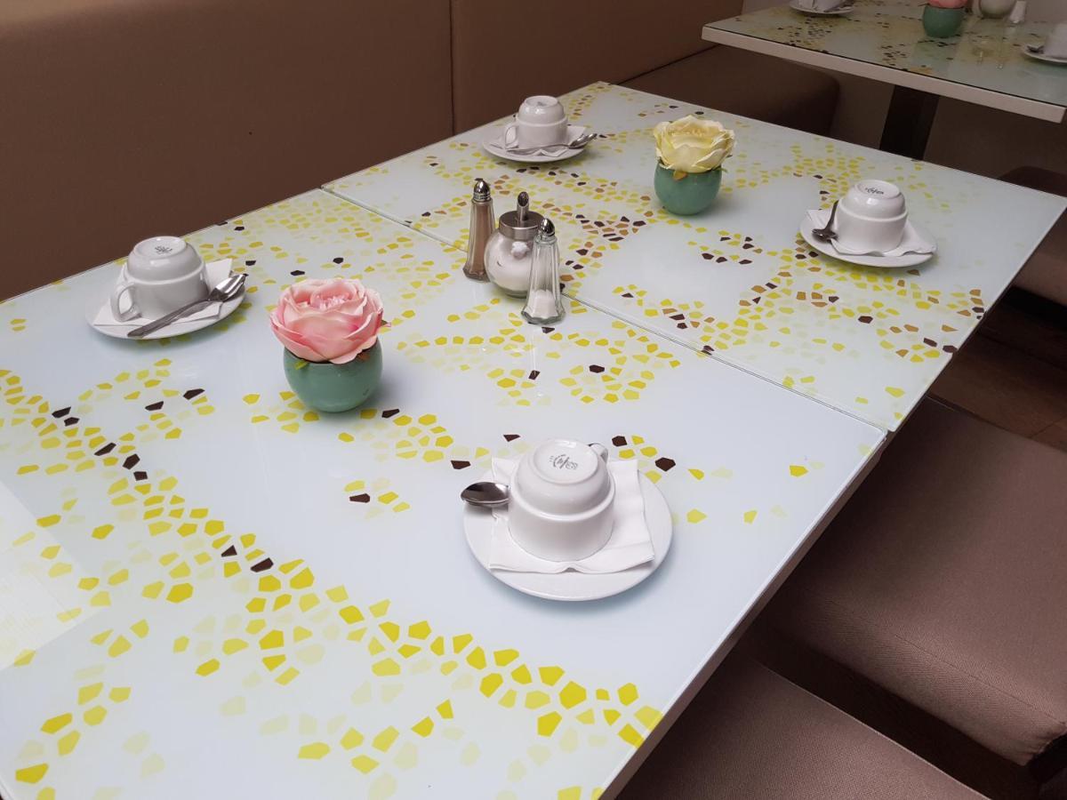 Pure White Hotel Prague Luaran gambar